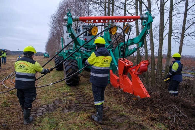 Maszyna do kablowania sieci energetycznych PGE 3